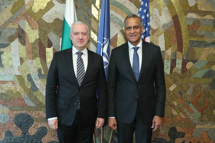 Foreign Minister Kondov Meets with US Deputy Secretary of State for Management and Resources Verma