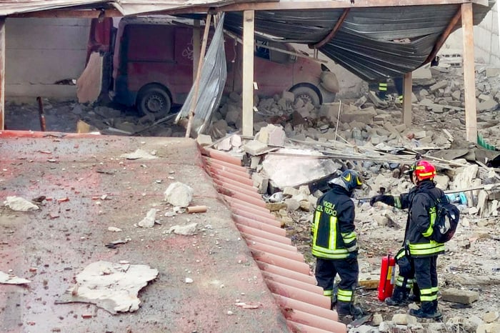 3 dead, search for missing after Ercolano blast