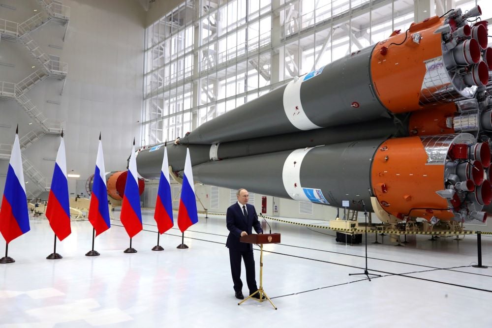 Putin Updates Nuclear Doctrine: Threatens Response to Western Arms