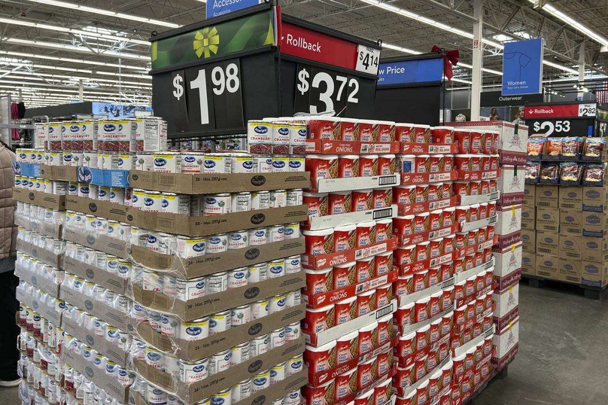 Grocery chains vie for a place on Thanksgiving tables with turkey dinner deals and store brands