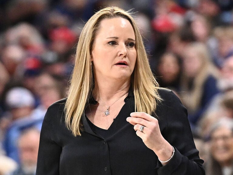 Sparks hire Utah's Lynne Roberts as new head coach