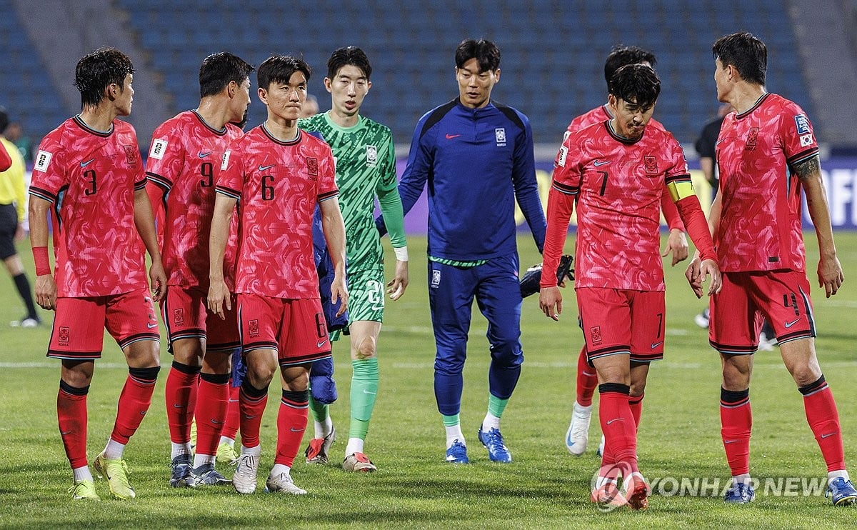 (LEAD) Despite draw vs. Palestine, S. Korea poised for World Cup berth past halfway point in qualifiers