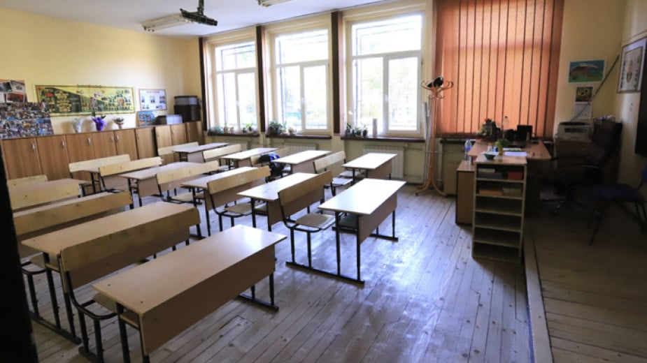 Teachers in Bulgaria ready to go on strike, demand pay rise