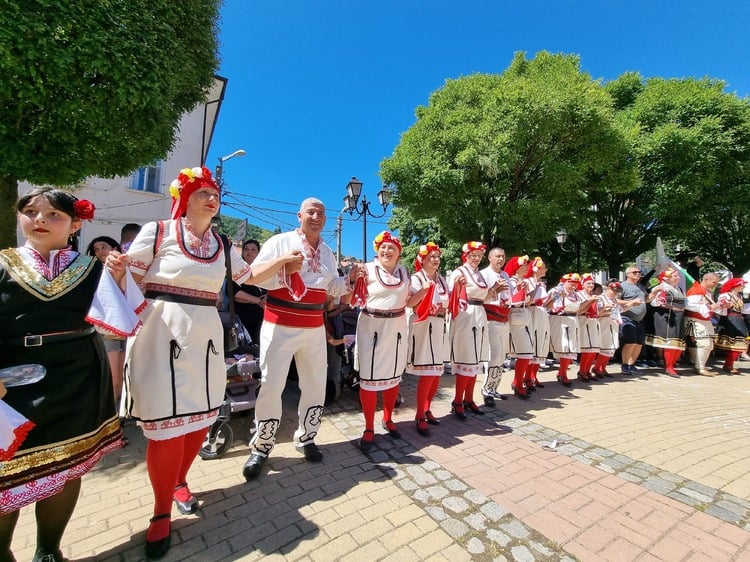 Pernik Region Nominates Traditional Horo Chain Dance Accompanied by Singing for Living Human Treasures