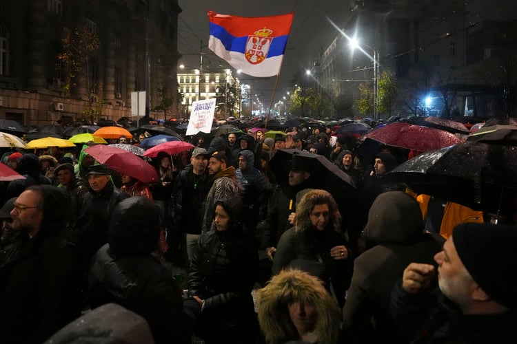 Novi Sad Prosecution Office Orders Arrest for 12 over Train Station Roof Collapse