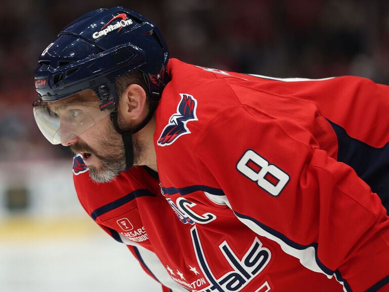 Ovechkin expected to miss 4-6 weeks with broken fibula