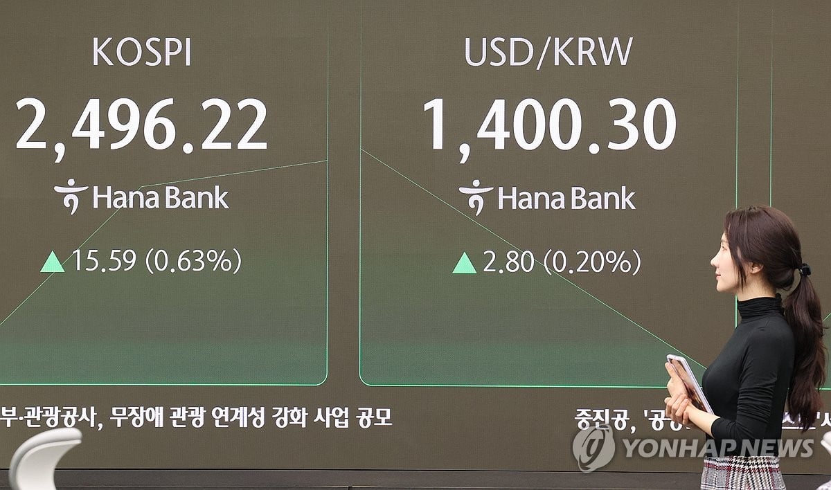 Seoul shares up sharply late Fri. morning on strong chip, battery shares