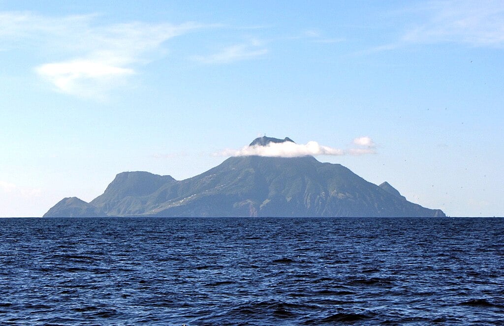 Highest Dutch mountain in the Caribbean has shrunk