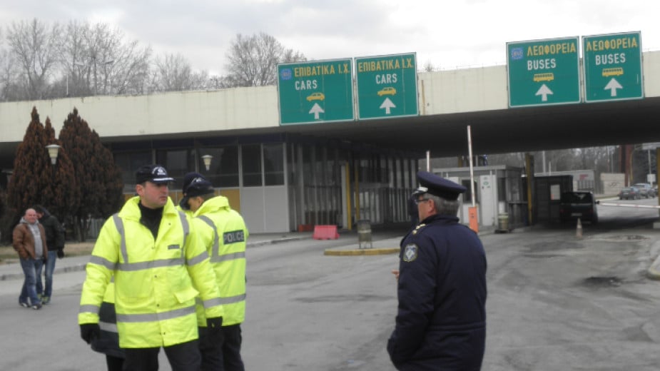 Greece reinforces police at Promakhon checkpoint on border with Bulgaria to speed up border crossing