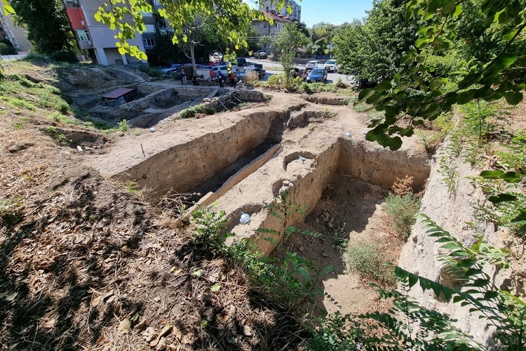 Walls of Roman Fortification from 1st Century AD Discovered in Lom