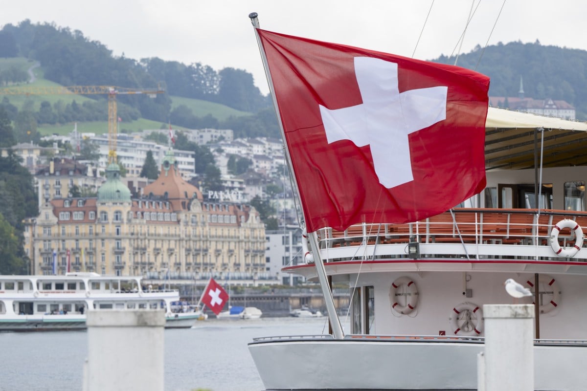 Swiss citizens submit signatures for referendum on naturalisation