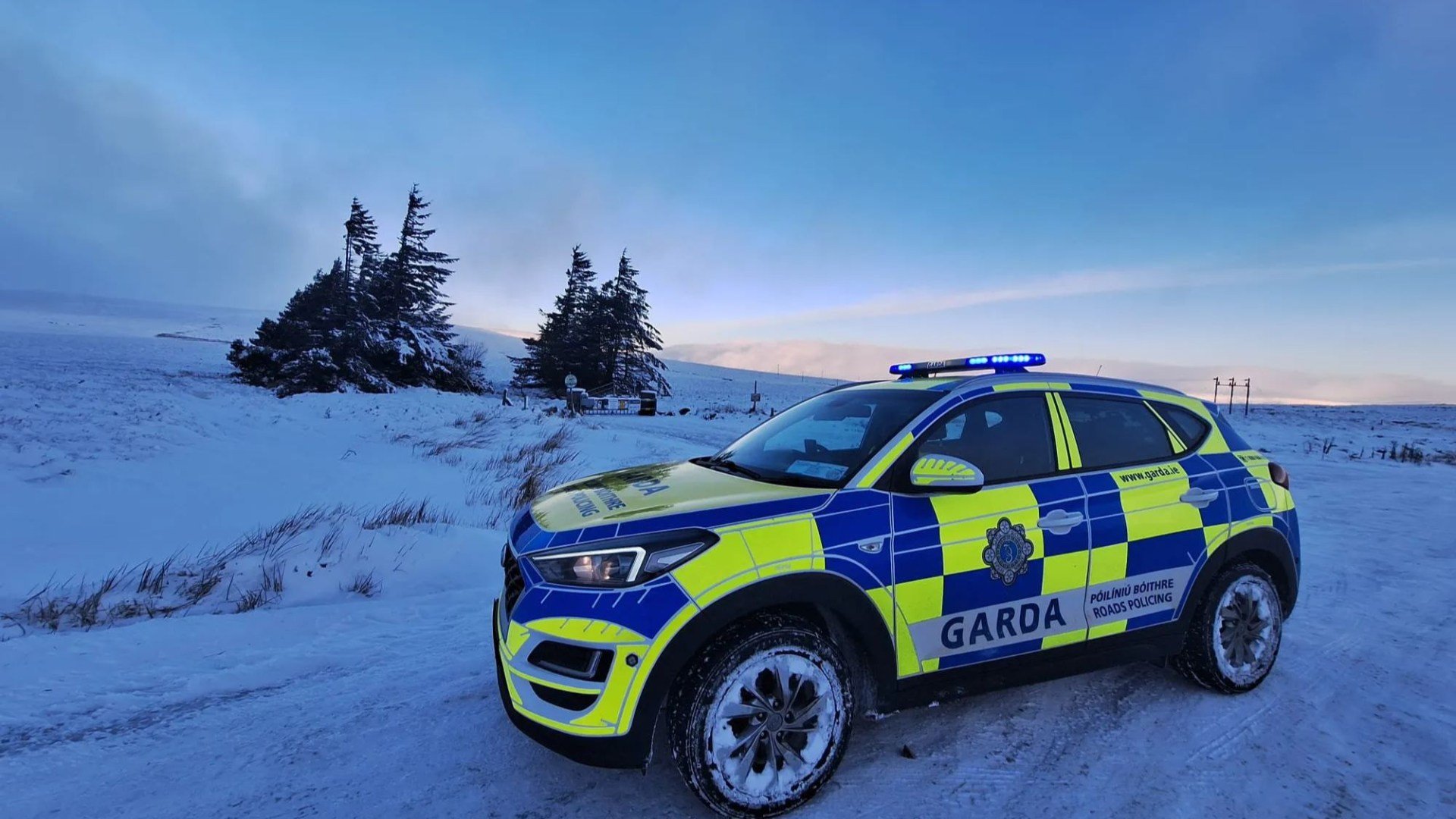 Major warning to Irish motorists as Gardai discovered abandoned cars in snow covered Wicklow Mountains