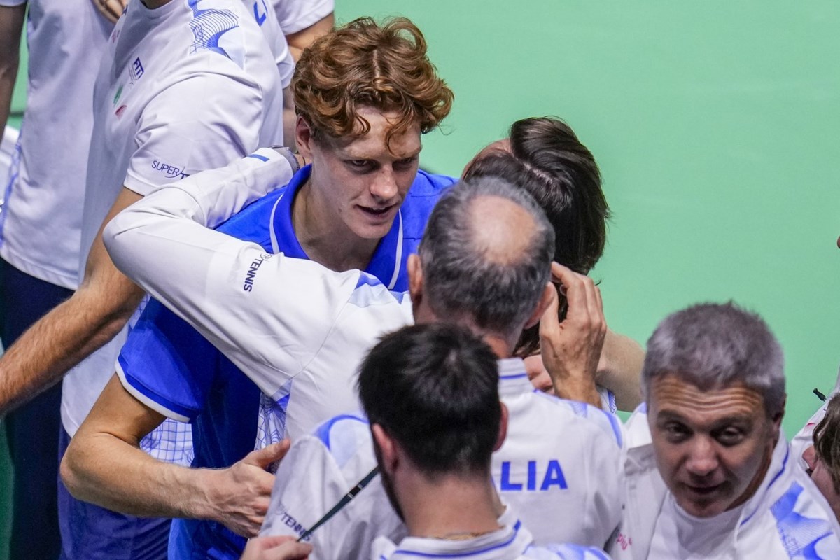 Jannik Sinner and Matteo Berrettini lift Italy past Australia and back to the Davis Cup final