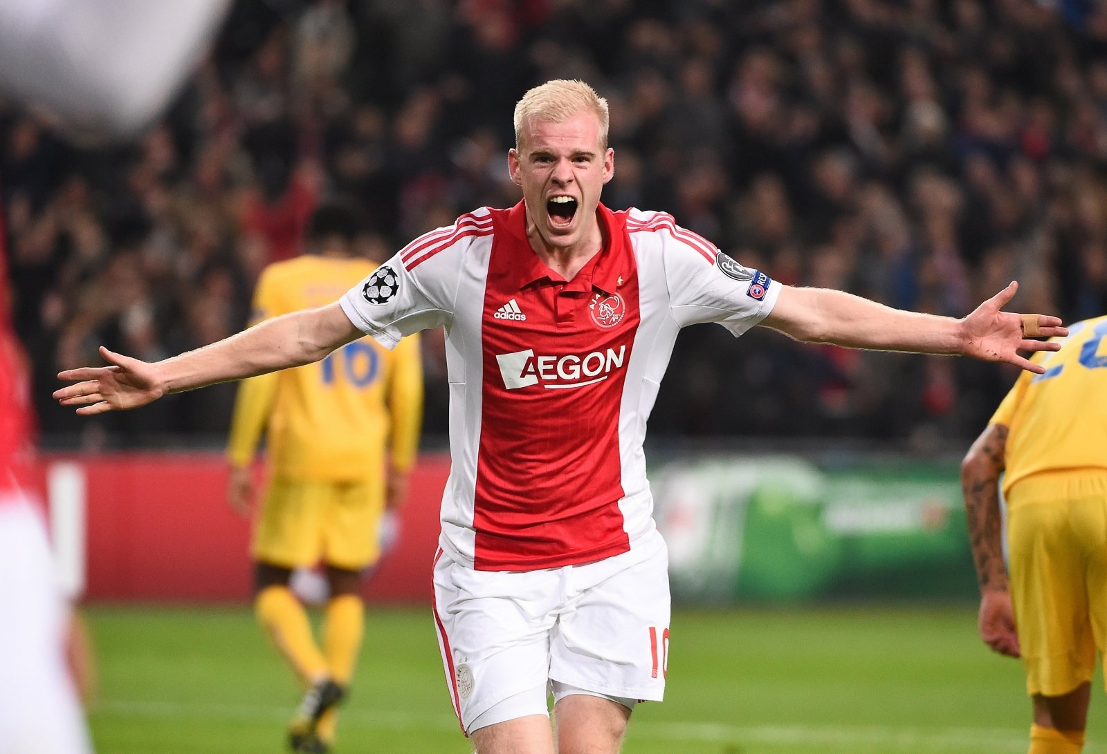 Former academy product Davy Klaassen returns to Ajax on a free transfer