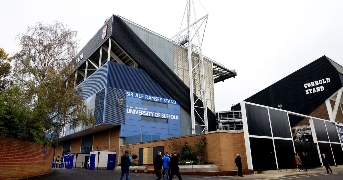 What time and TV channel is Ipswich Town vs Manchester United in the Premier League today?