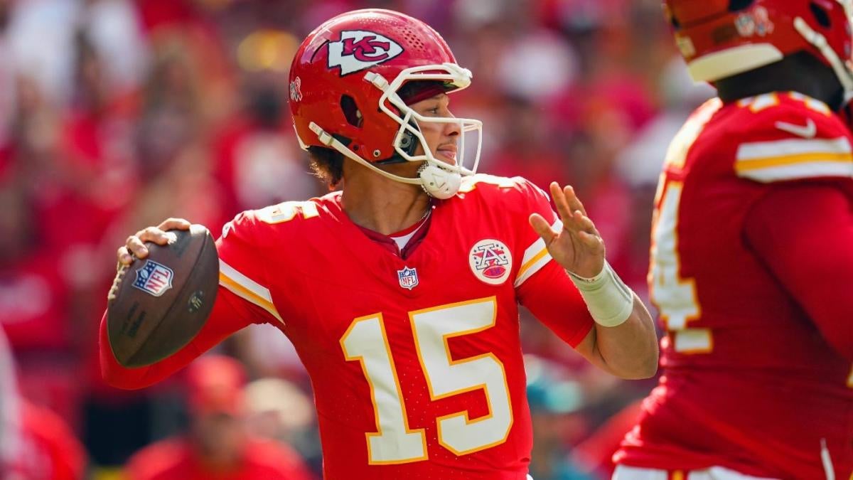 Fantasy football 2024 rankings: Model's top NFL Week 12 QB, RB, TE, WR, kicker, defense picks, sleepers