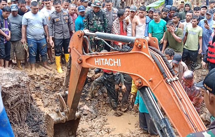 13 killed as landslides, flash floods hit Indonesia