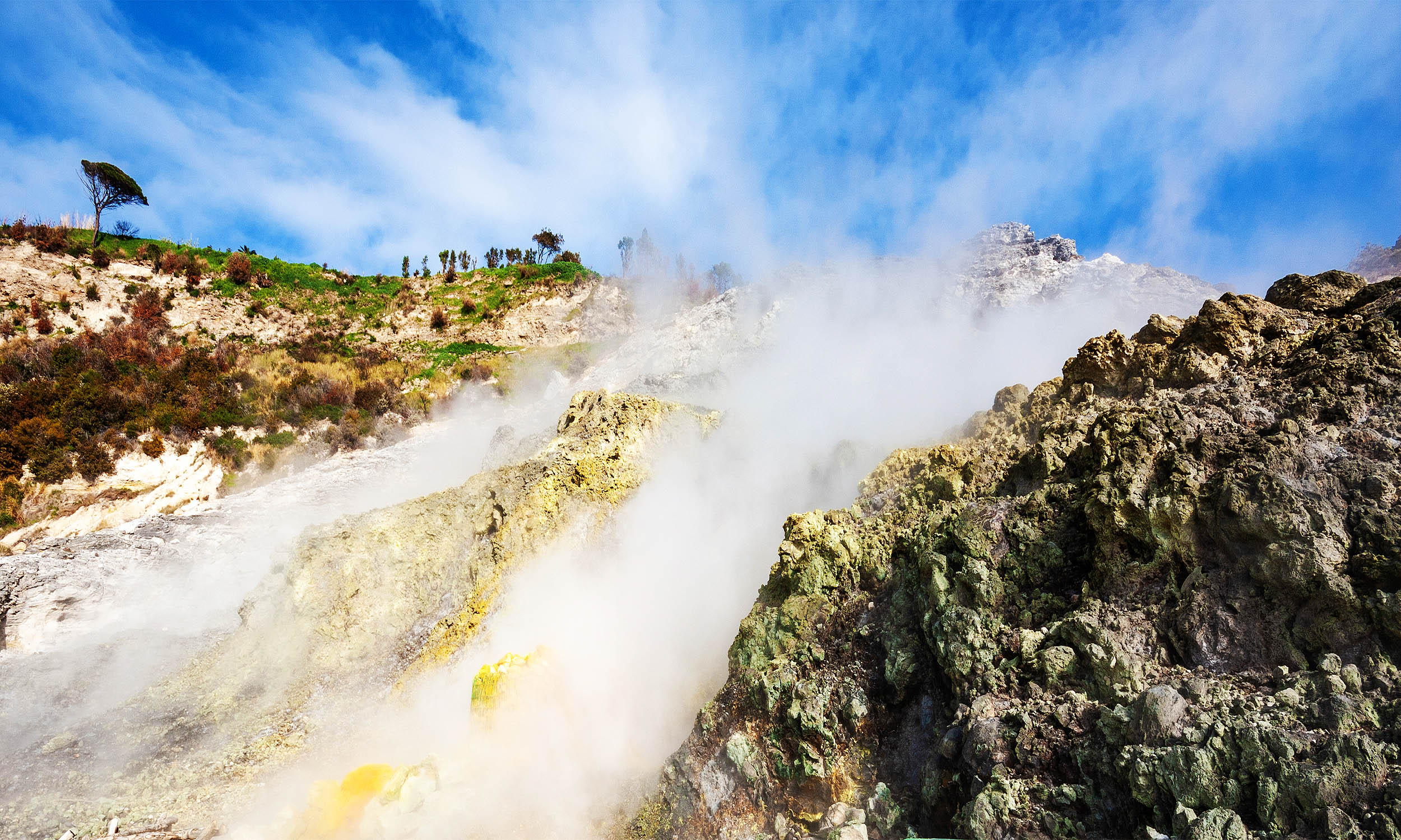 Italian supervolcano "Phlegraean Fields" is showing signs of waking up