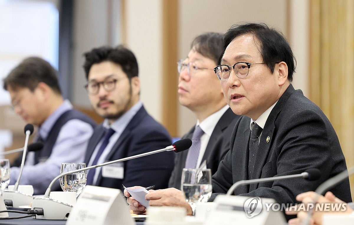 Gov't hosts roundtable with S. Korean firms in Vietnam on U.S. trade policy