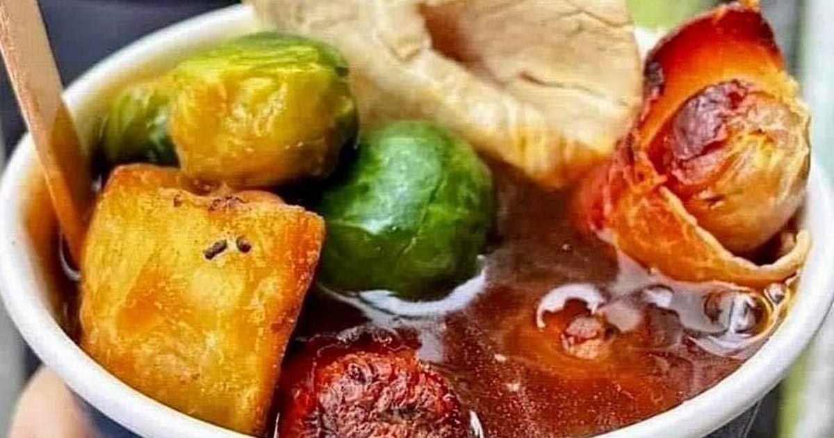 Football club's 'Christmas dinner in cup' hailed as 'outstanding' halftime snack