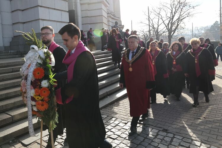 Sofia University's Rector, Academic Council Lay Wreath at St Kliment Ohridski Monument to Mark Patron's Day