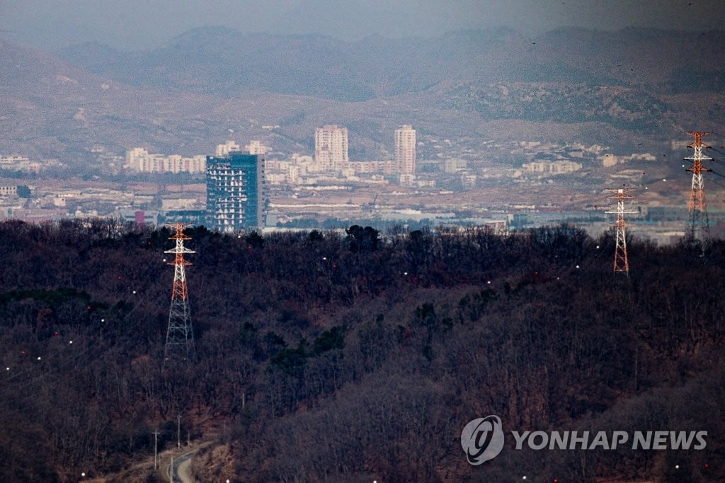 N. Korea cuts power lines supplying electricity to shuttered Kaesong complex