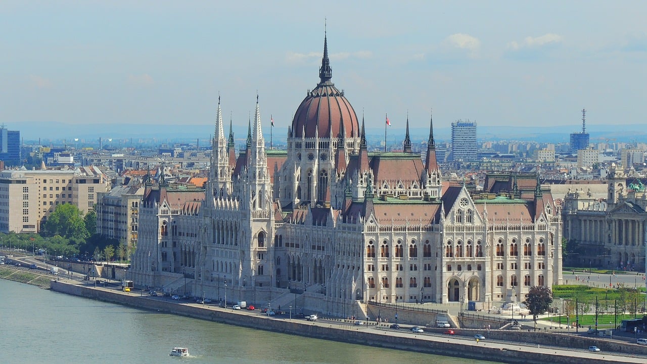 Hungarian MPs decide on important tax laws