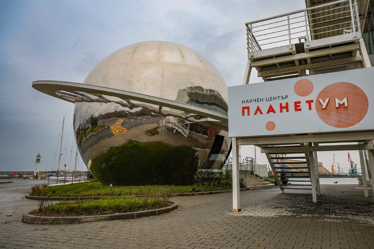 Burgas Municipality to Request Management of Planetarium from State