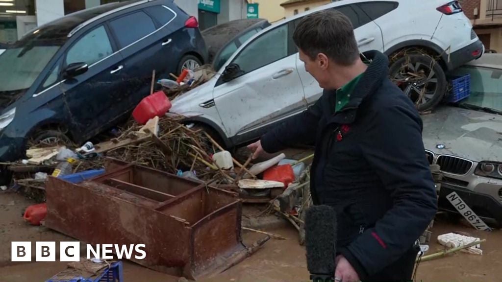 Valencia floods aftermath 'like a disaster movie'