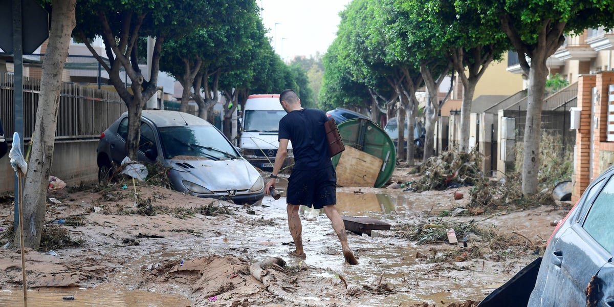 What caused Spain's deadly flash floods?