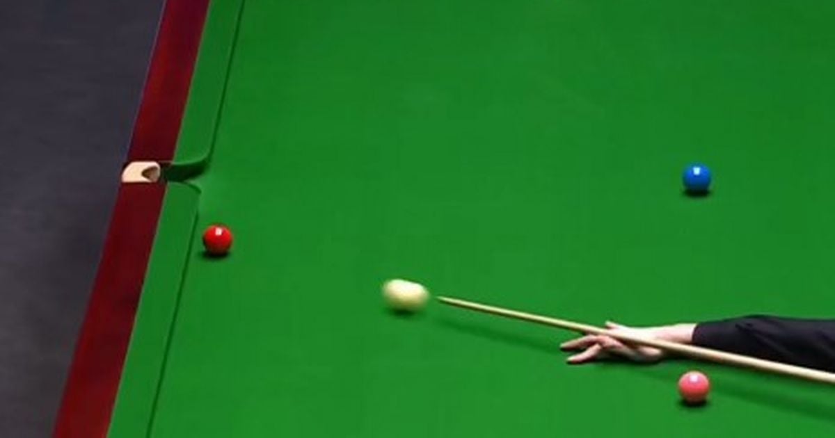 Judd Trump sends UK Championship crowd delirious with genius pot