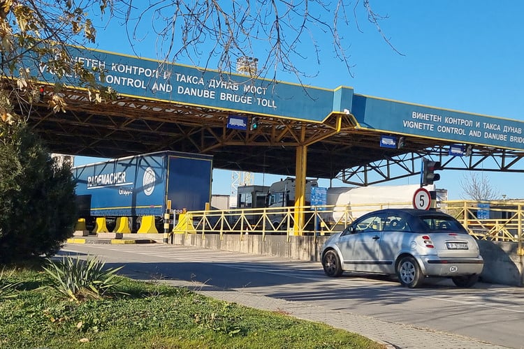 Tourists Will Immediately Feel Effect of Abolition of Border Controls at Ruse Checkpoint, Says Regional Governor