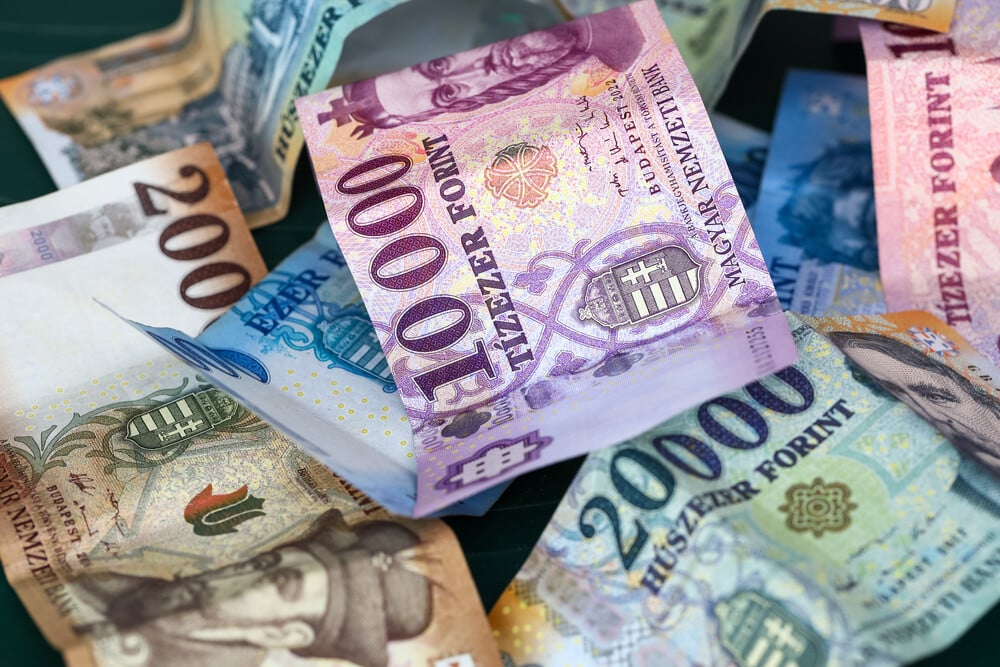 Breaking: Forint hits new low against the euro as exchange rate surges past 413