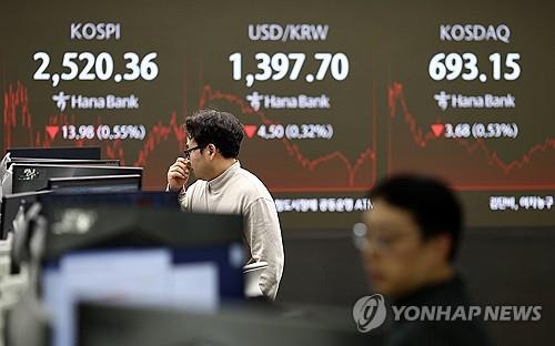 Seoul shares open lower on tech slump