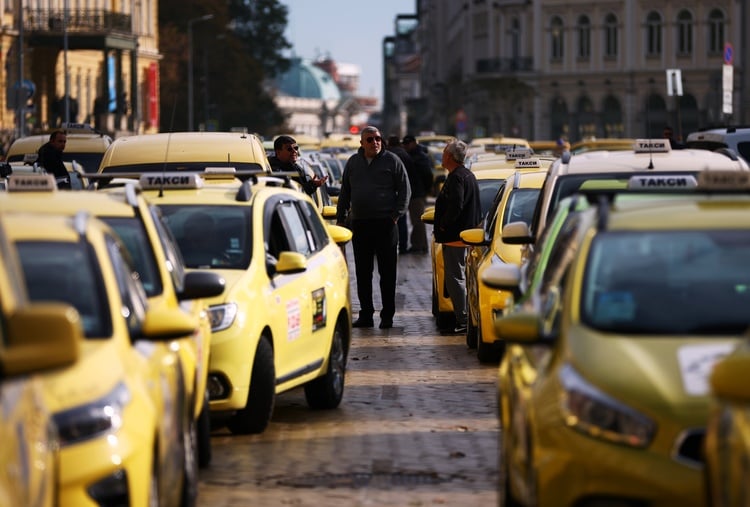 Competition Watchdog to Probe Insurers' Association over Spike in Taxi Drivers' Third Party Liability Premiums