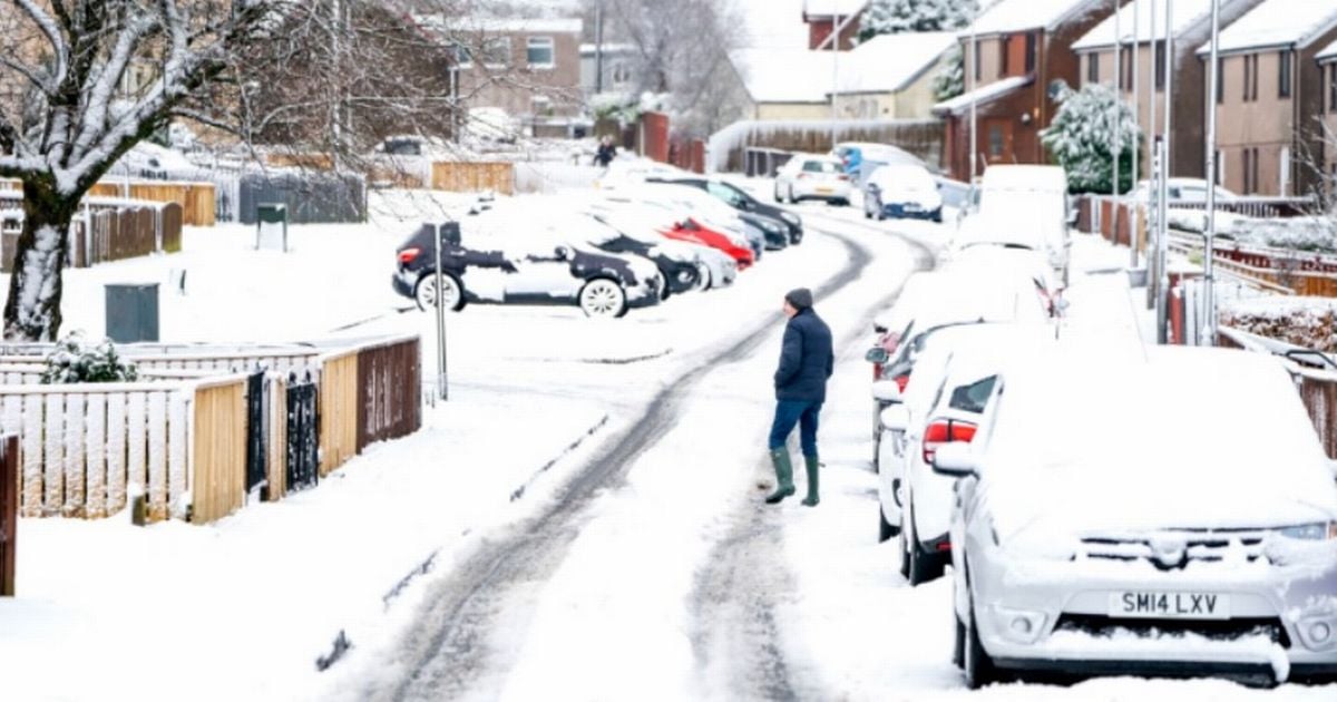 UK snow storm will see 'half' of England hammered 'by 2cm per hour'