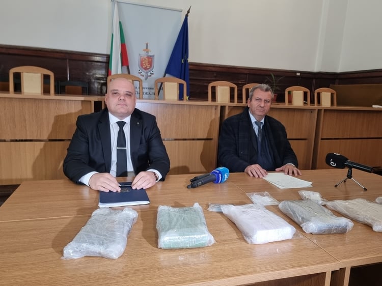 Police Officers Seize Over 7 Kg of Cocaine in Momchilgrad