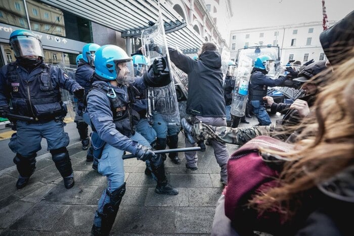 Protesters in Turin clash with police