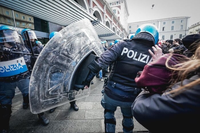 Protesters in Turin clash with police