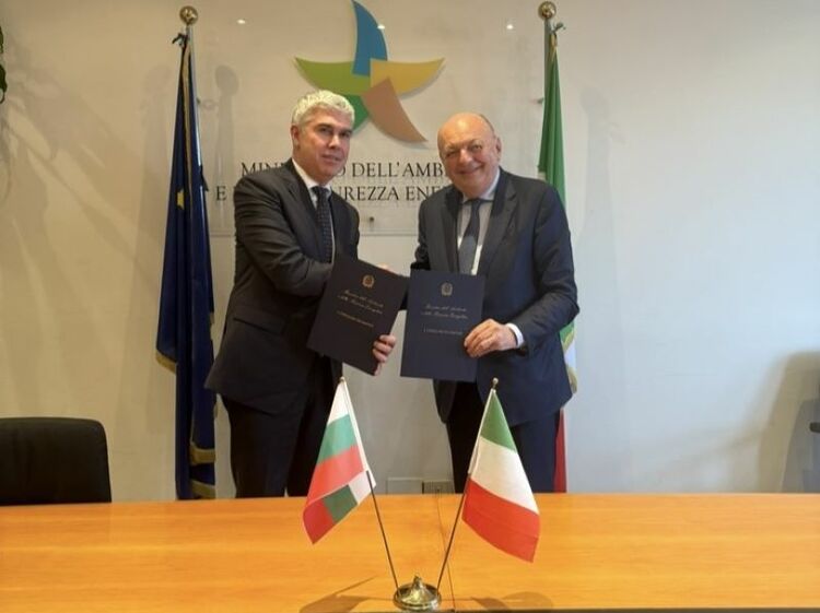 Bulgaria and Italy Sign Memorandum to Boost Cooperation in Renewables, Green Innovation