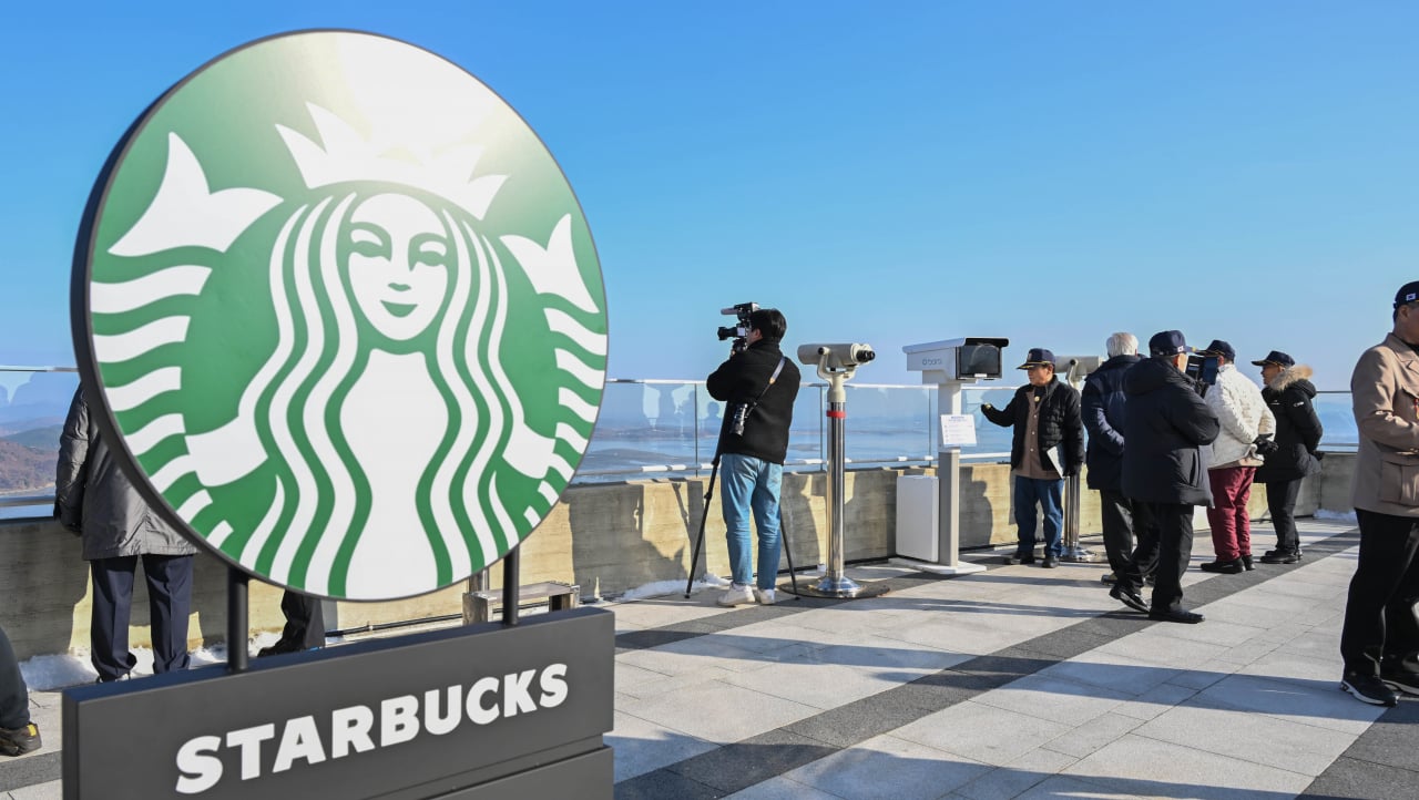 [From the Scene] At this Starbucks, you need ID: Franchise opens store with view of North Korea