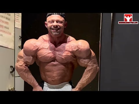 44 YEARS OLD ITALIAN MASSIVE BODYBUILDER - Mattia Vecchi Motivation