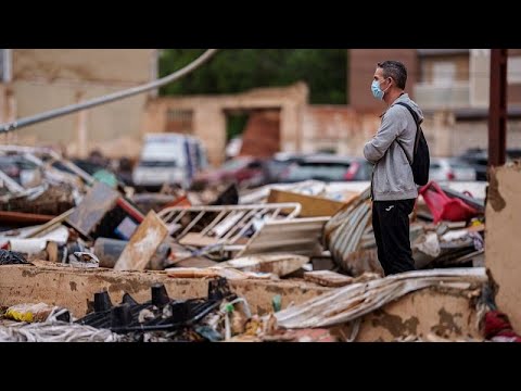 Feeling abandoned after historic floods, Valencians press on with cleanup effort