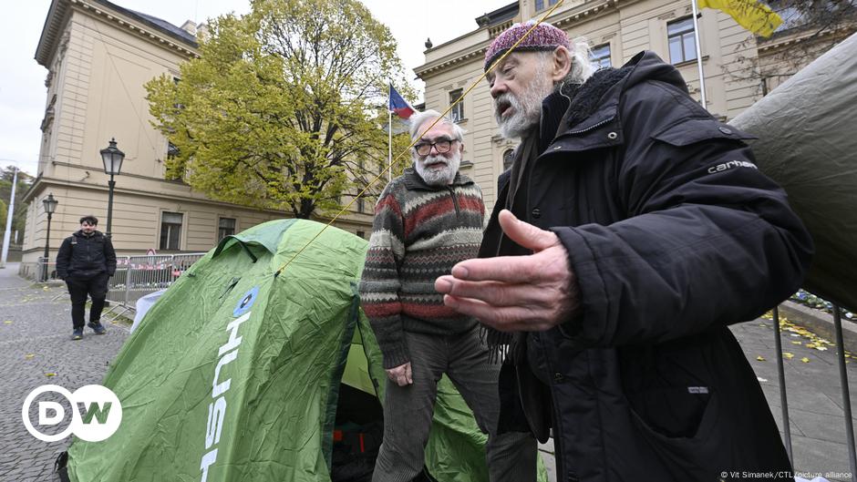 Czechia raises pensions for former communist-era dissidents