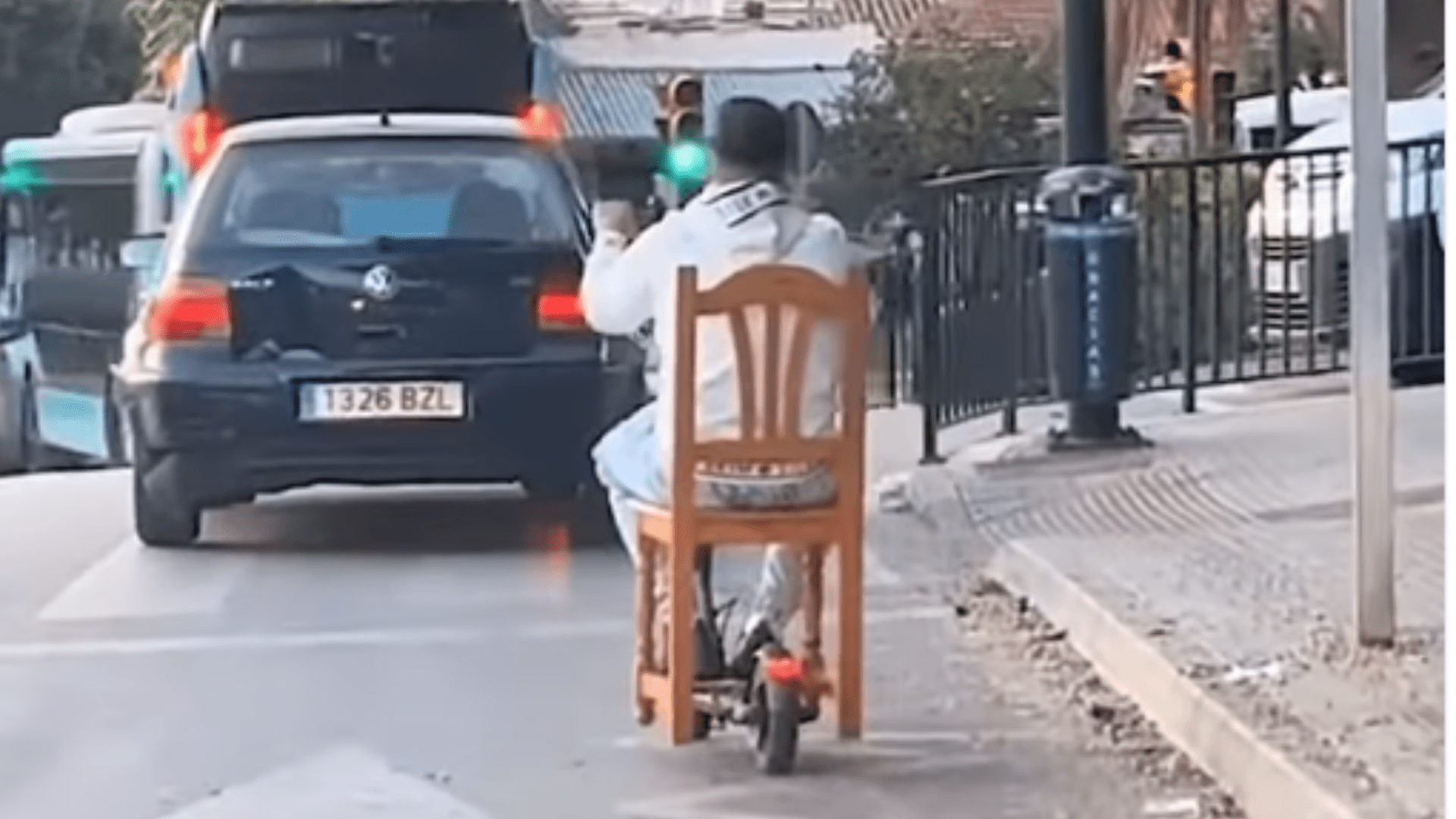 Watch: Bizarre moment Malaga local drives around on a dining chair after attaching it to his e-scooter