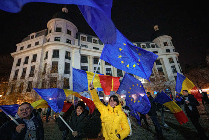 Romania's pro-Western parties agree to form a majority government after political turmoil