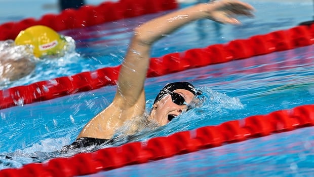 Summer McIntosh sets swimming world record in women's 400m freestyle