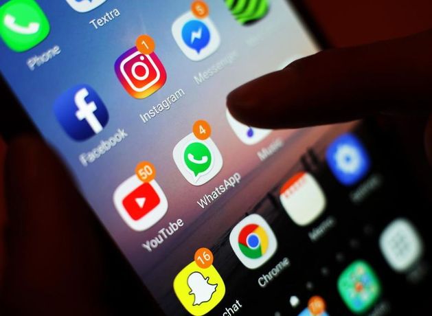 Facebook, Instagram and WhatsApp all down as users report massive Meta outage