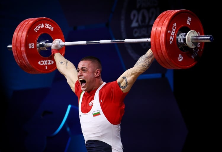 Weightlifter Karlos Nasar Wins World Title with Two World Records