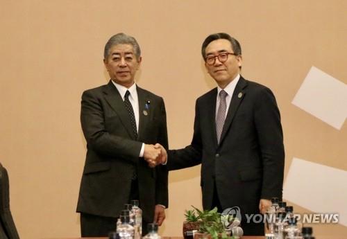 Top diplomats of S. Korea, Japan vow to maintain current bilateral ties